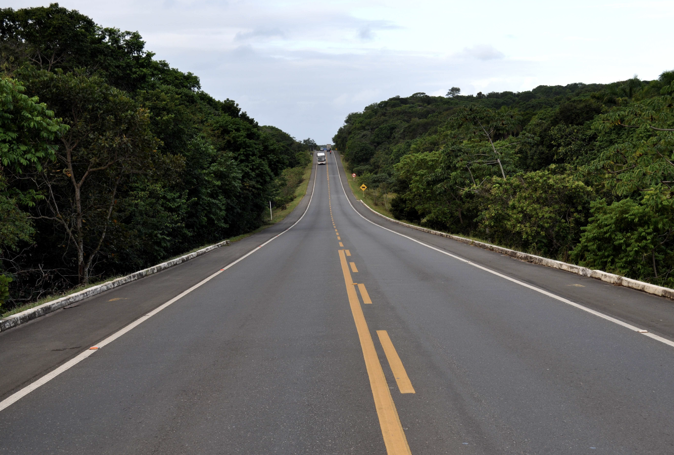 How long is the drive from Cleveland to Hocking Hills?